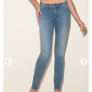 GUESS: BRITTNEY MID-RISE SKINNY in HEAVENLY WASH